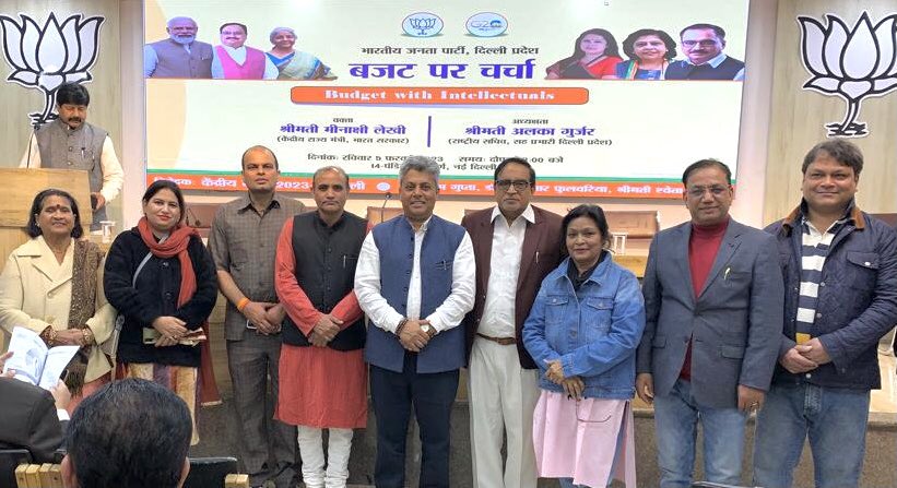 dillikisoch's tweet photo. Had the opportunity to attend
an informative session on
#BudgetperCharcha, yesterday!
National Leader & Hon’ble Minister,
Smt. @M_Lekhi ji, addressed the
gathering…
#IntellectualsofBJP @blsanthosh https://t.co/bbb5YcBSqq