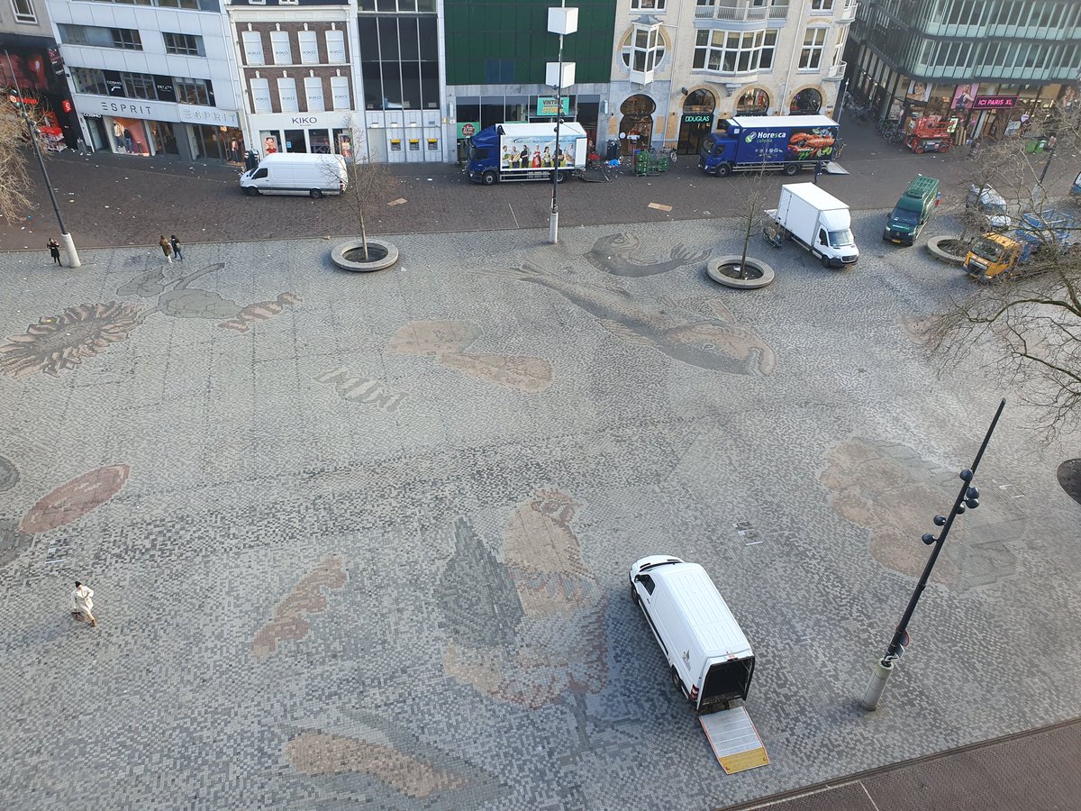 LieTim's tweet image. Wilde toch even laten weten dat het fijn is dat er na de markt wél veel opgeruimd is door @GemeenteUtrecht. Want dat is iedere keer zo'n slagveld. En altijd zo weer schoon. Ook dit weekend dus.