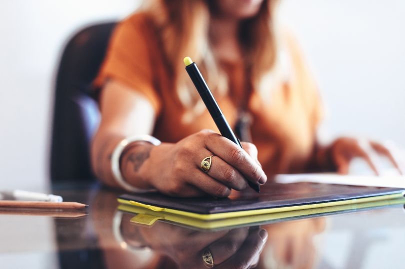 creativeboom's tweet photo. This week's Tips from Creative Boom: Why clients often undervalue graphic design (and how to persuade them otherwise) https://t.co/TR90qqGdVi 👀  #graphicdesigners #freelancing https://t.co/NoRi8L89ks