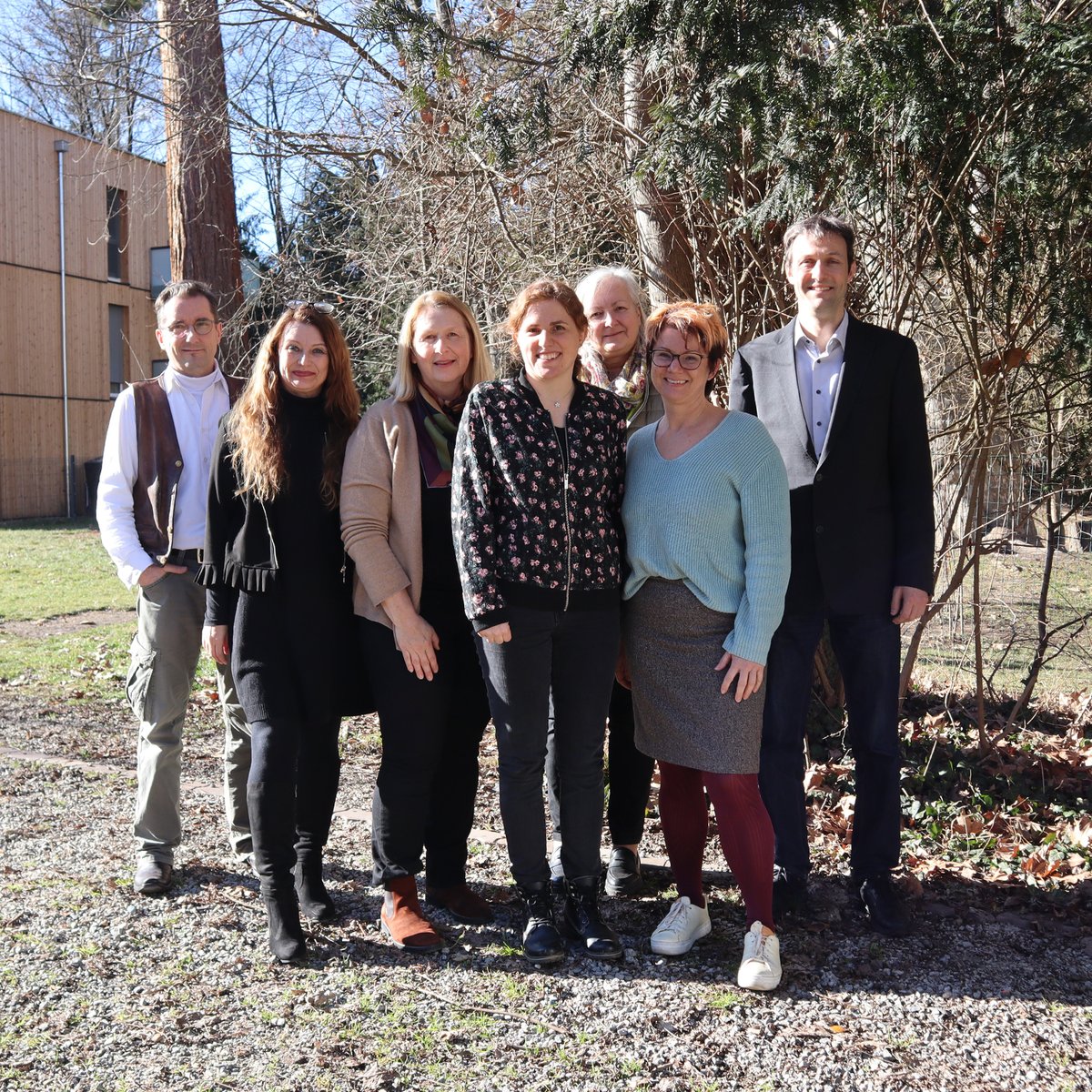 ai_capito's tweet photo. Seit über 3 Jahren arbeiten wir mit Profis für leicht verständliche Sprache zusammen. 💪
Gemeinsam haben wir capito digital entwickelt und immer besser gemacht. 💻
Wir sagen Danke! Ohne euch wäre #capito heute nicht das, was es ist! 🙌

#lebenshilfen #jugendamwerk #mosaik https://t.co/NP4V9M1k9F