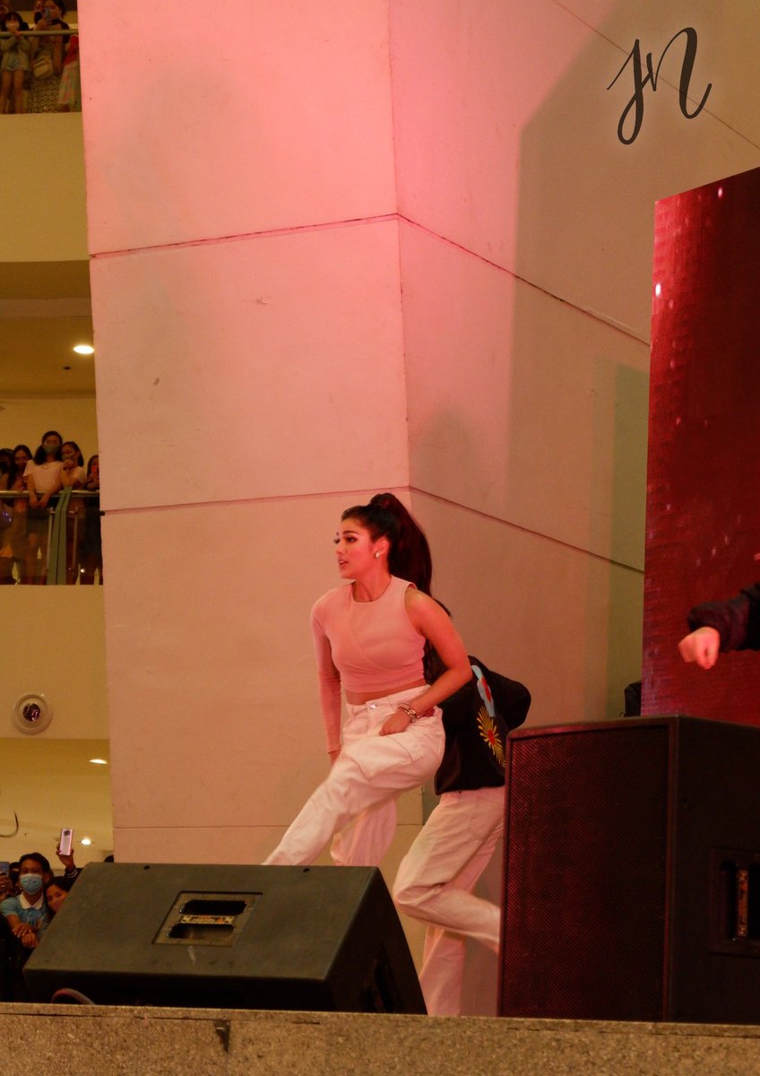jnclicks's tweet photo. 230205 Jane De Leon

Darna Trinoma Mall Show Caravan

@Imjanedeleon #JaneDeLeon 

[DO NOT CROP THE WATERMARK] https://t.co/4wR8flCJih