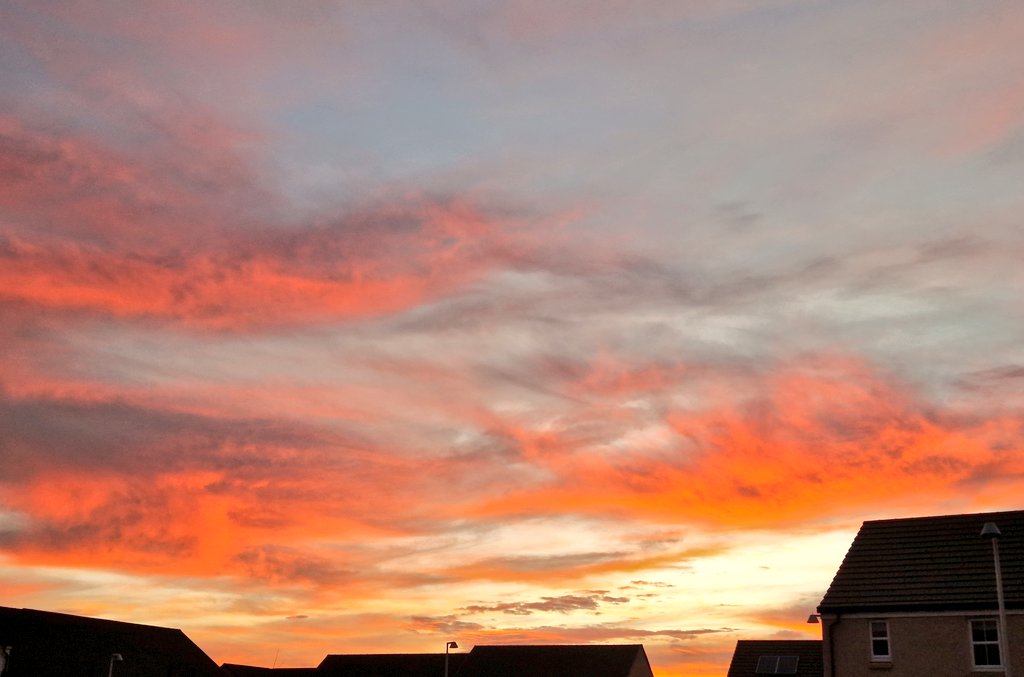 Apar3cium's tweet photo. Sunset last night. Gorgeous #Sunset https://t.co/MVPwQ9LNxo