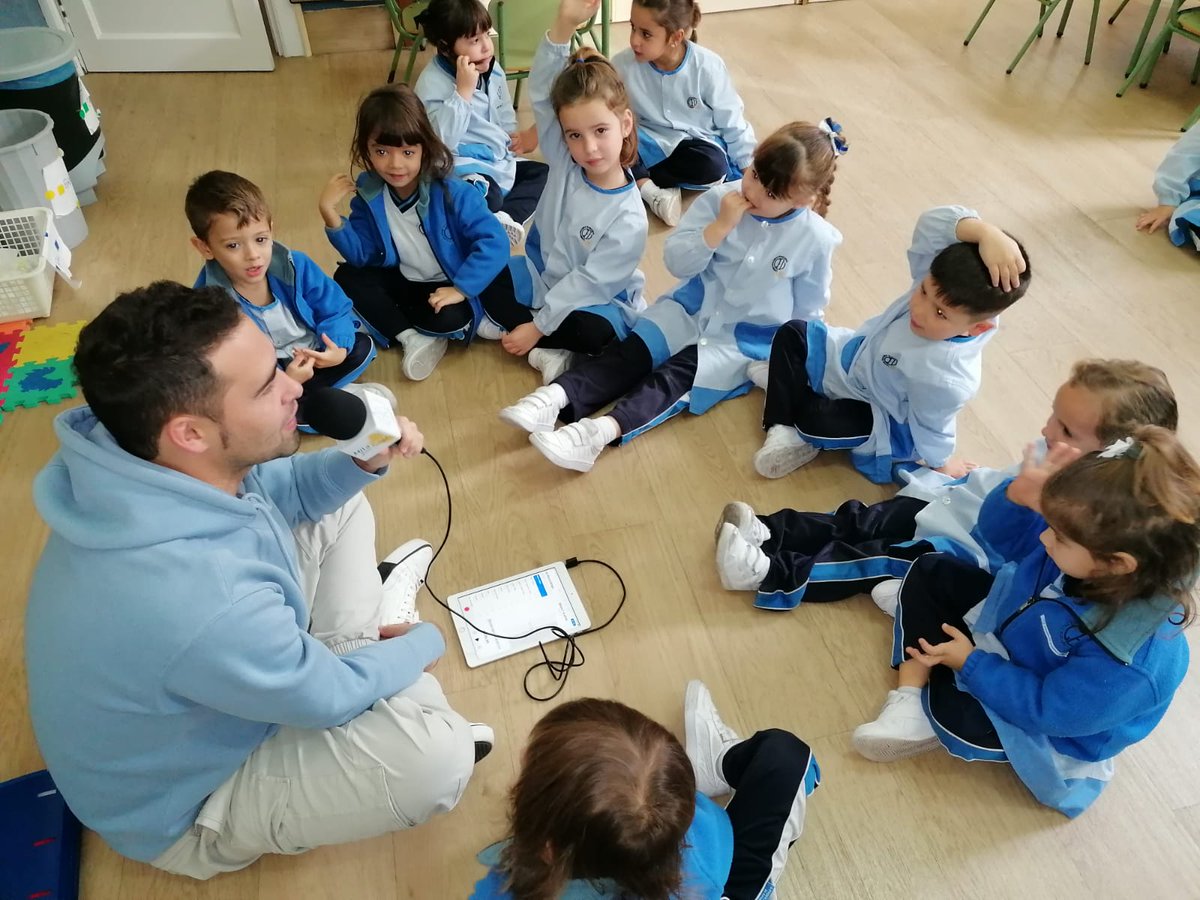 ColeMilagrosaOr's tweet photo. El alumnado de #educacióninfantil se prepara para colaborar con el "Día Mundial de la Radio" el próximo 13 de febrero. Graban un podcast en donde dan su opinión sobre que es para ellos la paz, el amor... ¡Opiniones muy interesantes! #RadioEscolar #Mevisur #lamilagrosaorotava https://t.co/yzSkgpCZHt