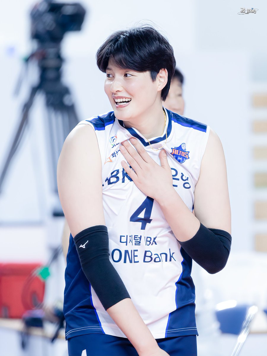 myS2colorisblue's tweet photo. 230204 도공전
심장이 막 두근두근 했다구
이렇게 귀엽게 말해도 대는거냐고ㅜㅋㅋㅋㅋㅋ
냅다 유니폼 안으로 손 넣어서 팔딱팔딱 하는거 완전 웃기고 귀여움 ㅠ
#김희진 #KIMHEEJIN #ZUPIC https://t.co/ciLgEr4ggv