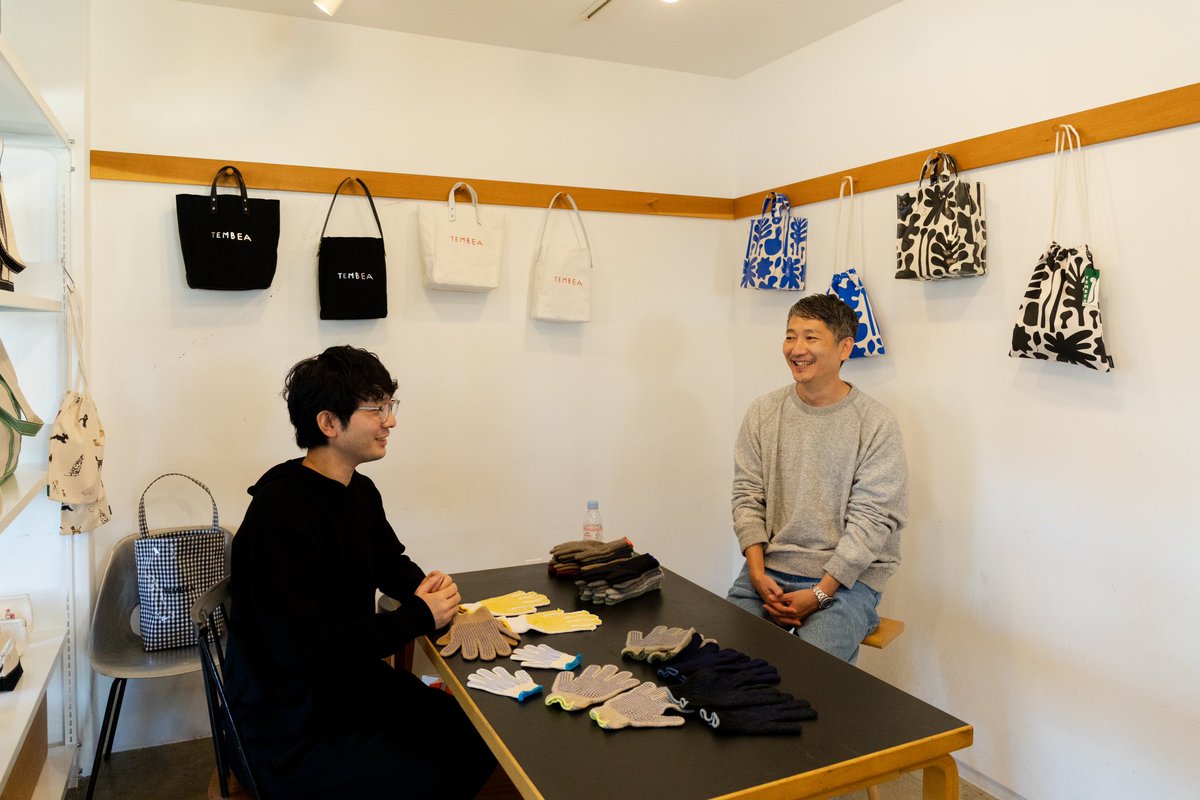 tot_sendagaya's tweet photo. 【With TOT / TEMBEAのGUNTE】
https://t.co/ubnlnUi1wTではTEMBEA(テンベア)の代表でデザイナーの早崎篤史さんとTHINK OF THINGSデザイナーの佐々木拓がコラボレーションを振り返る対談記事を公開中!
#THINKOFTHINGS #TEMBEA https://t.co/9r0qJ6kYSI