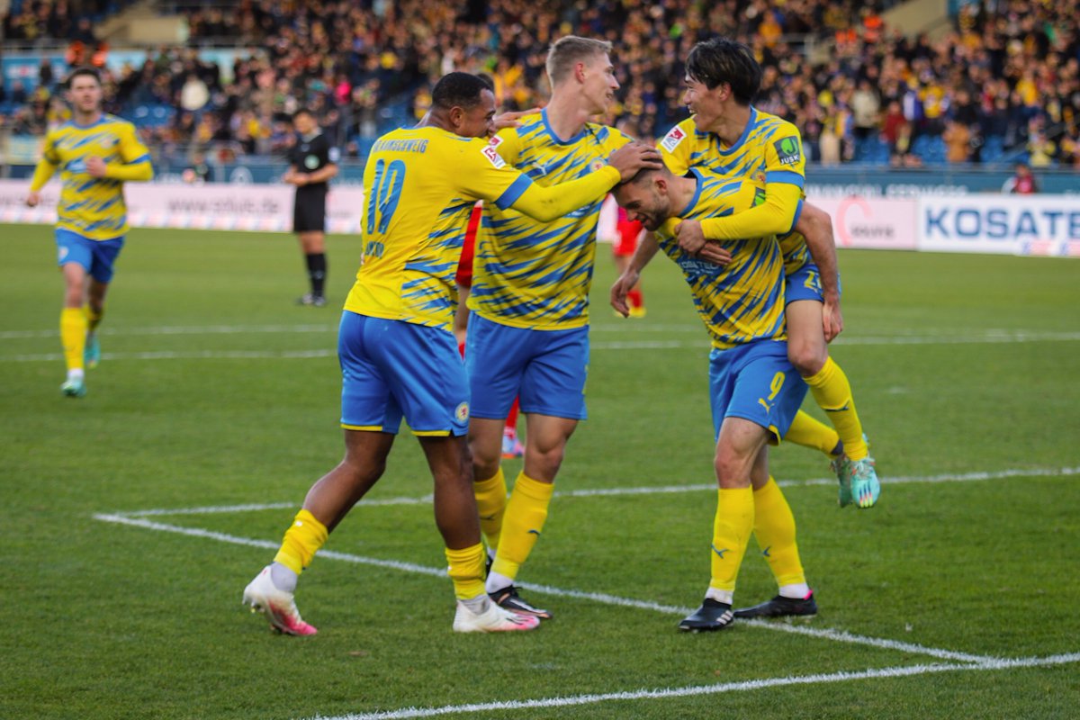 Stimmungscheck am Montagmorgen: Immer noch richtig gut, oder Wintzi?🔥

Habt einen schönen Wochenstart, Löwinnen und Löwen!💙💛

#wirsindeintracht