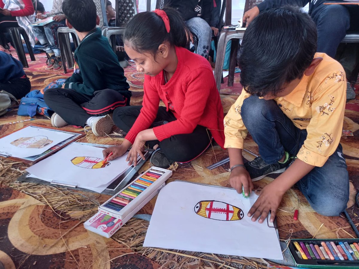 Invest_Assam's tweet image. Children show the way. 

We were glad to play host to these talented children for Art Competition at MSME Acceleration Programme at Manikanchan Khetra, #Narayanpur

#InvestAssam #Assam #MSMEs