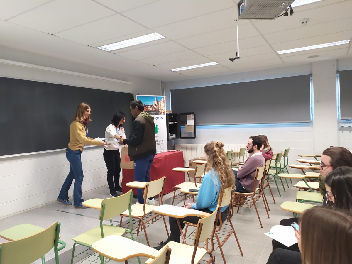 IRocagrossa's tweet photo. El dissabte, en Kabil i en Gabriel de #2Batx Científic, van participar a les @OBCatalunya a la @univgirona  de Girona La universitat ens ha felicitat per participar en aquest esdeveniment que fomenta l'estudi i el coneixement de la ciència. @aliancesmagnet @ceabcsic #LloretdeMar https://t.co/nVBZIxOBAv
