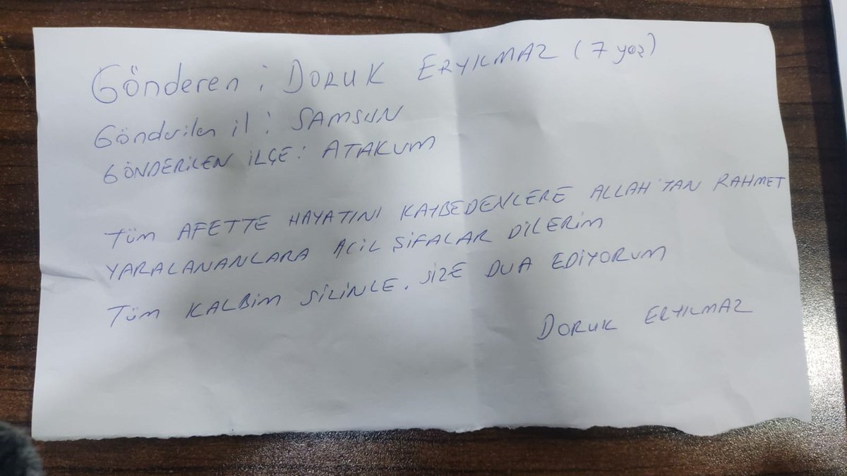 Belediyemize yardım getiren 7 yaşındaki Doruk'un notu.

Bu yaraları, tertemiz kalplerle saracağız. #deprem