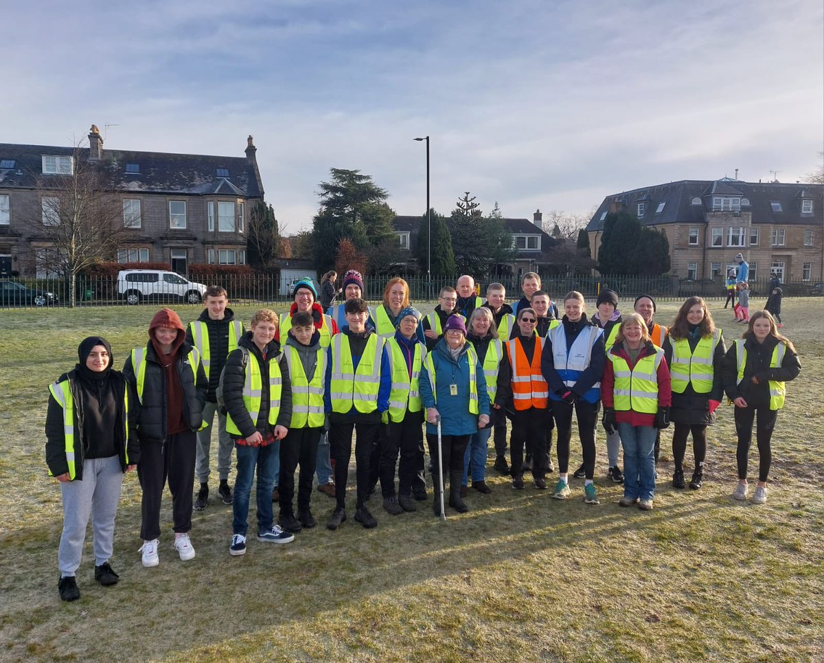 What a great event yesterday! It was event #360 for us and we celebrated with lots of circly warm up exercises 🔄 Check out our merry band of hi viz heroes who made it all possible 👇🏻