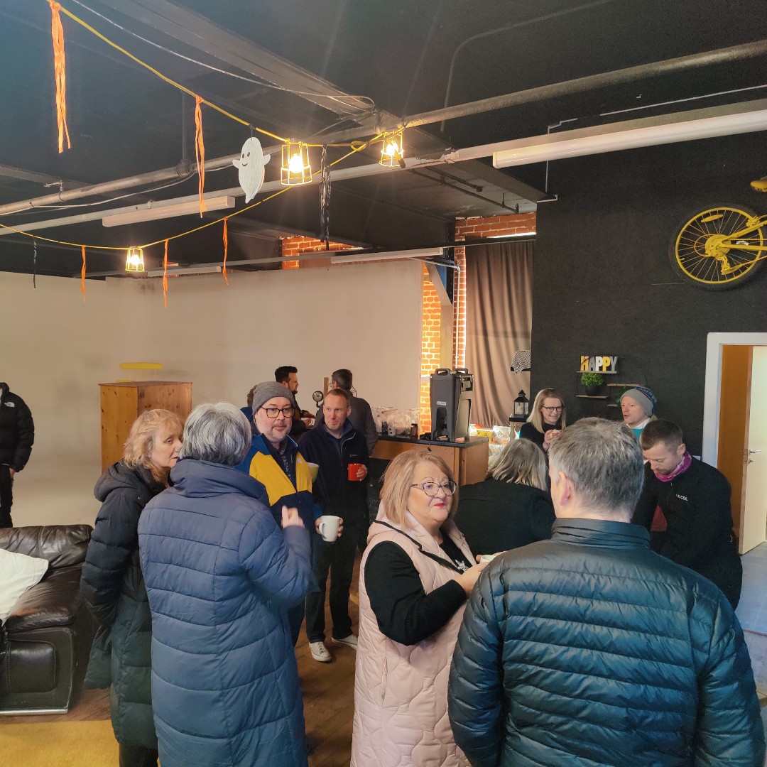 weare_21degrees's tweet photo. Bake-offs, walks, and community projects were all on the menu this morning at our monthly breakfast meeting, as were the always popular breakfast sarnies! #Breakfastmeeting #monthlymeet #GreenBuildingStore https://t.co/rGXXZQYrz9