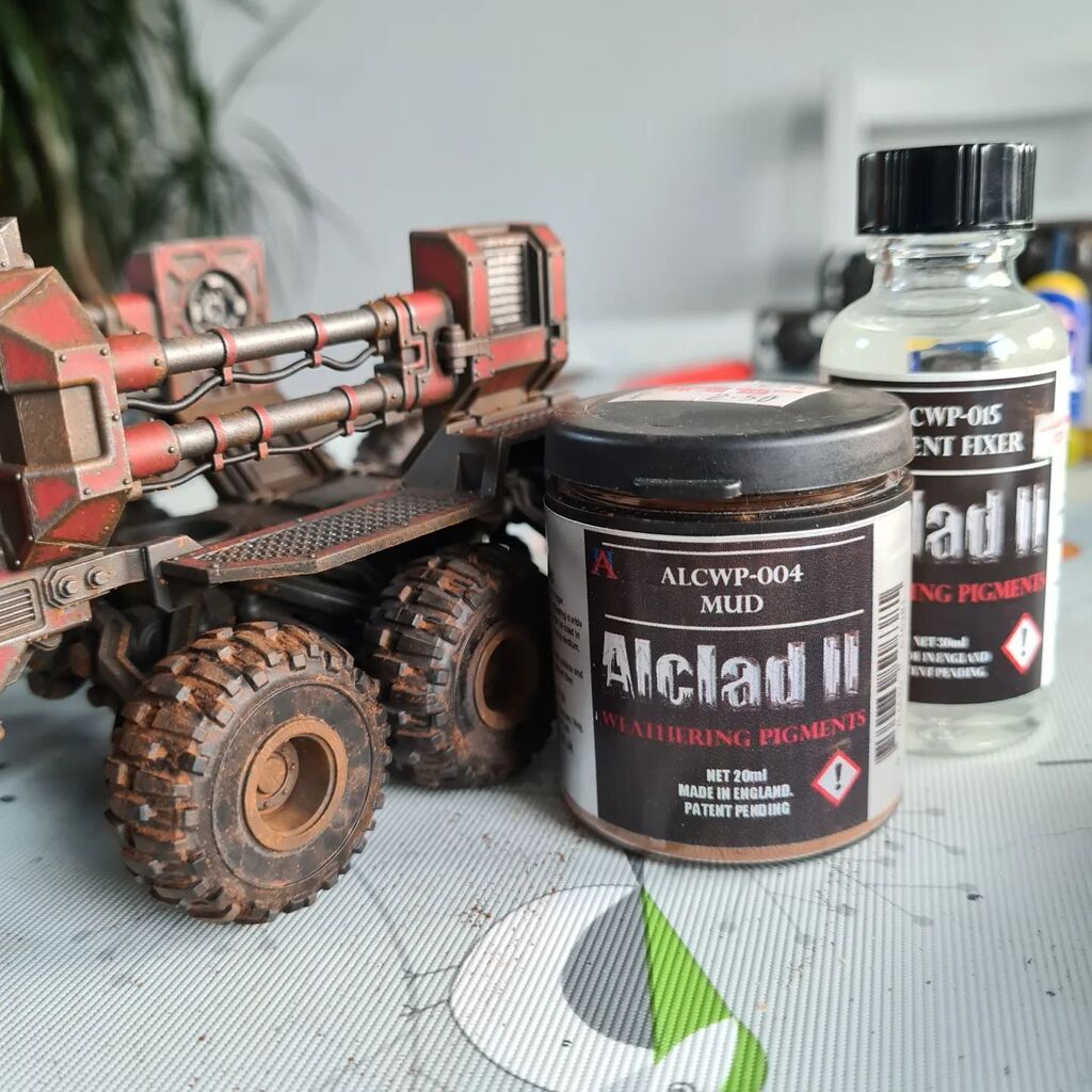 First pigments applied! Not sure I'm 100% happy, I hoped they'd settle a bit more into the tread of the tyres but the fixer seems to have levelled them out. But the overall effect still works fairly well. 

#paintingwarhammer #warhammer40k #necromunda #cargo8ridgehauler #sci…