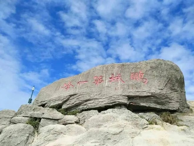 Saturday go climbing with Wurkkos TS32 
Shooting in '鹏城第一峰'(2023-2-4 21:02 Beijing Time)
Altitude 943.7 meters
Walking distance about 10 kilometers
Up for 3 hours and down for 2 hours
Cost one left knee and one right leg
#wurkkos
#wurkkosflashlight
#terryweekday  week 2nd
