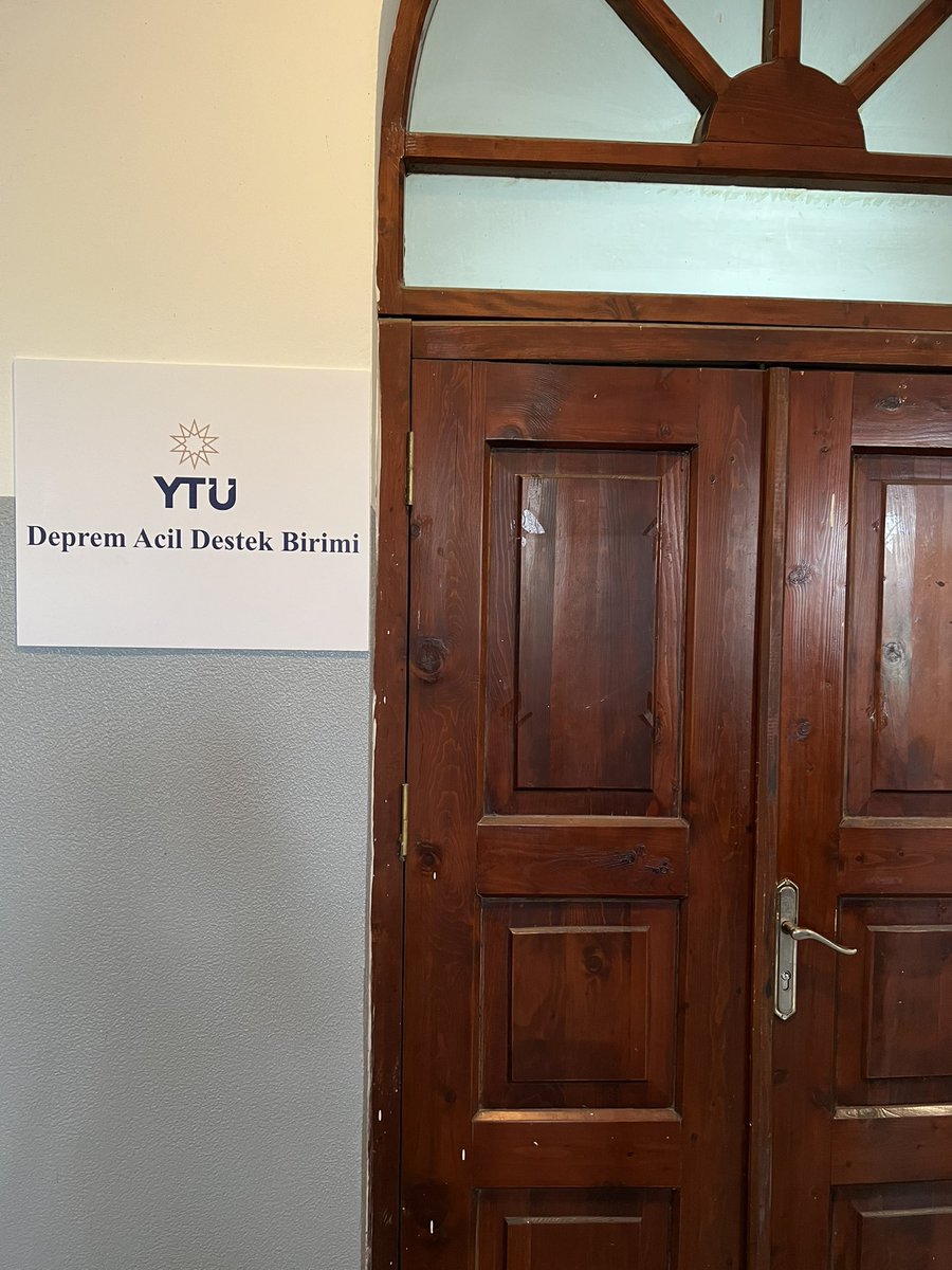 Kızılay ile yürüttüğümüz yardım kapsamında; 
depremin yaşandığı bölgelerde öncelikli olarak battaniye, ikramlık malzeme, su,
sandviç, kışlık kıyafet (sıfır) malzemelerine ihtiyaç bulunmaktadır.
Davutpaşa Kampüsü Deprem Acil Destek Birimine ulaştırabilirsiniz. (Taşbina B1003)