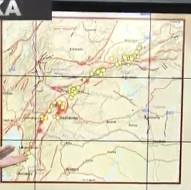 <a href="/ozngndgdu/">Ozan Gündoğdu</a> Deprem uzmanları devamlı 7,4-7,2-6,5 gibi depremlerin devam ettiği ve bu nedenle yıkımın fazla olabileceğini ifade ediyorlar. Kırmızılar 6,5 üstü, sarılar 4-5 vd . Yani fay kırılmaya devam ediyor.