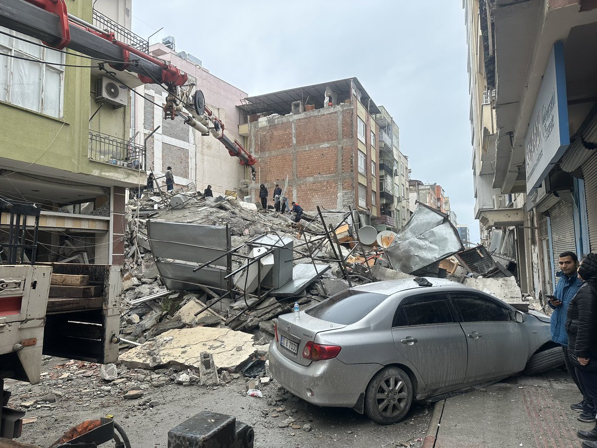 MustfaArslan's tweet photo. @AFADBaskanlik  @AFADHatay  İskenderun çay mahallesi raif paşacaddesi acil yardım.. https://t.co/3CPWxoTZv0