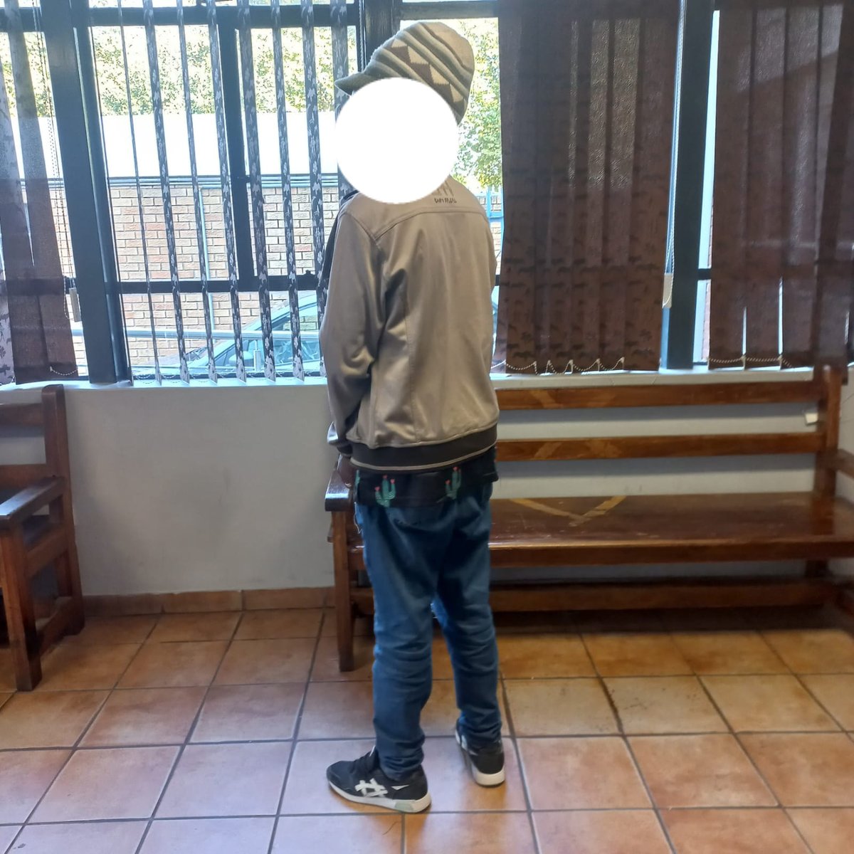 _ArriveAlive's tweet photo. Suspect nabbed in possession and dealing in prohibited substance in Melville https://t.co/qb3NQDlyjk
#ArriveAlive #Dealing #ProhibitedSubstance @JoburgMPD https://t.co/l8EEFfts4h