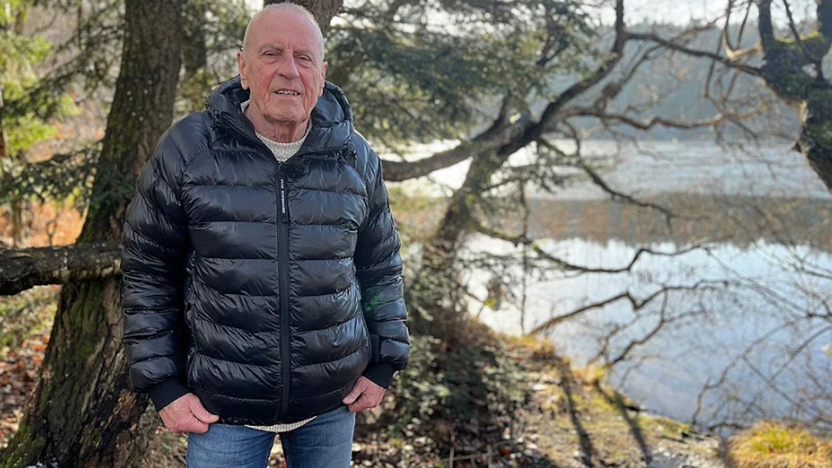TV 2 NEWS on Twitter: “Lokale er trætte af nøgenbadere ved naturskøn sø