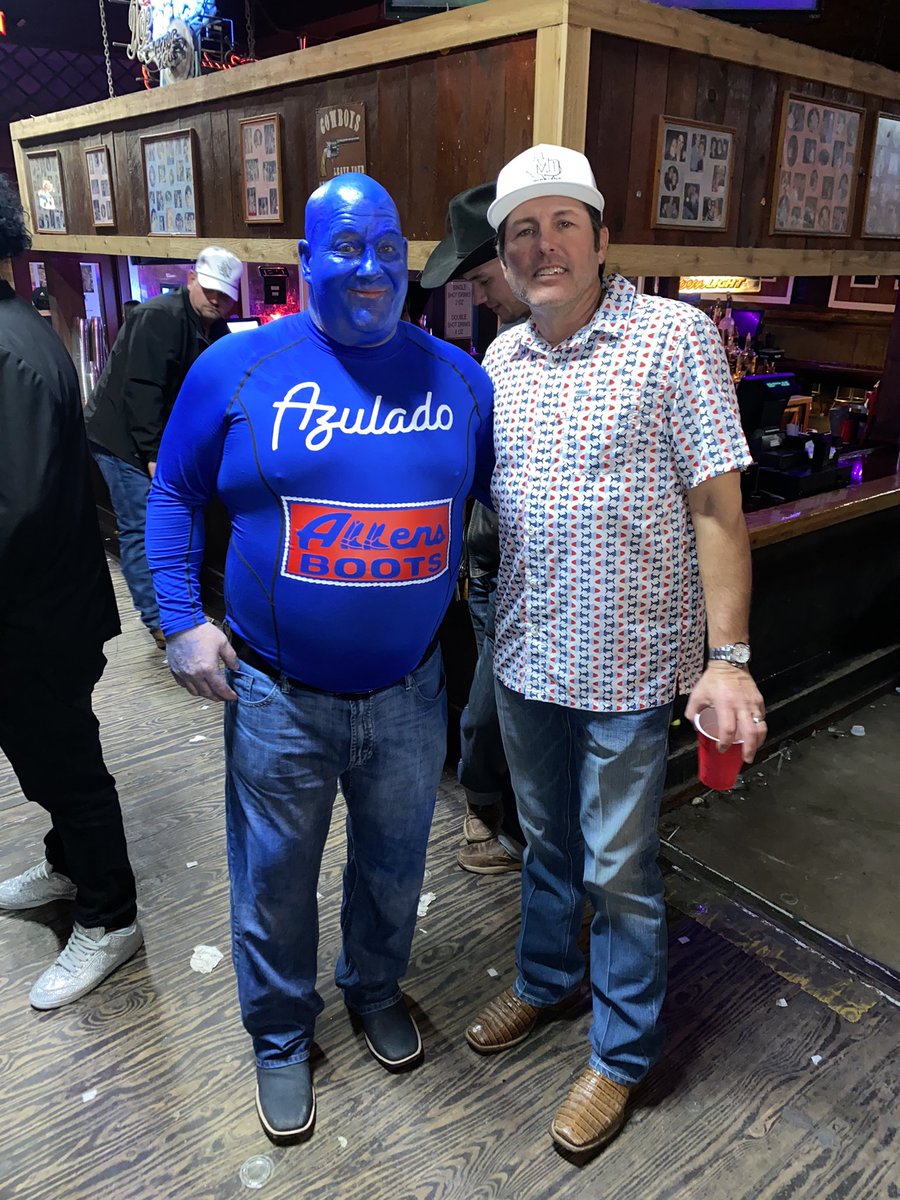 slim1fan's tweet photo. CASEY DONAHEW and The World Famous SLIM! @slim1fan @caseydband @AzuladoBoots @AllensBoots https://t.co/mAoJVU6Mk2