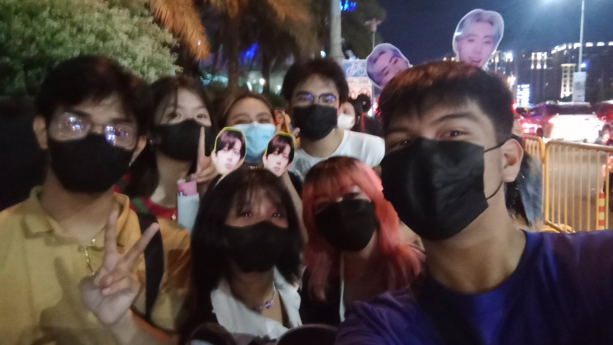 svnlaix's tweet photo. #GROOT123 #ROYALTYC HAD SO MUCH FUNNNN!! IT WAS NICE MEETING U GUYS!! https://t.co/onH1d42RHI