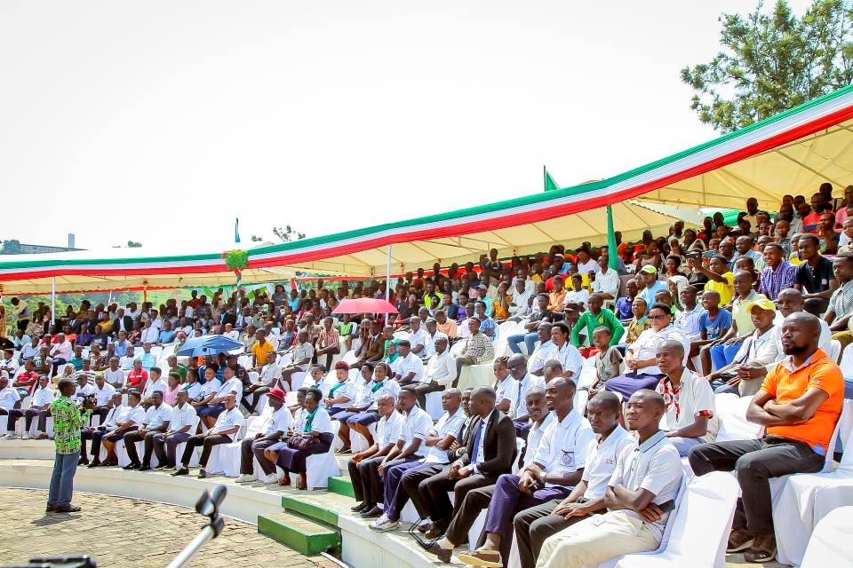#Burundi: A l'occasion du 32ème anniversaire de la charte de l'Unité Nationale, le Président du <a href="/burundi_senat/">Inama Nkenguzamateka</a>, en compagnie de son Épouse, a rehaussé de sa présence les cérémonies qui se sont déroulées au monument de l'Unité Nationale en @MairieBuja