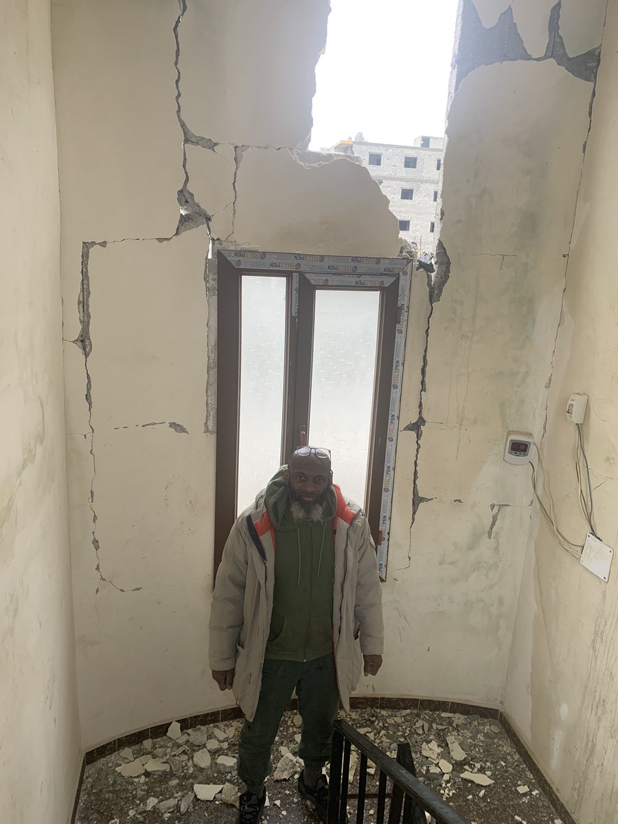 BilalKareem's tweet image. The region got hit with a 7.7 level earthquake. My house got off lucky but we will be looking for a new spot it seems. Allah protected us big time!