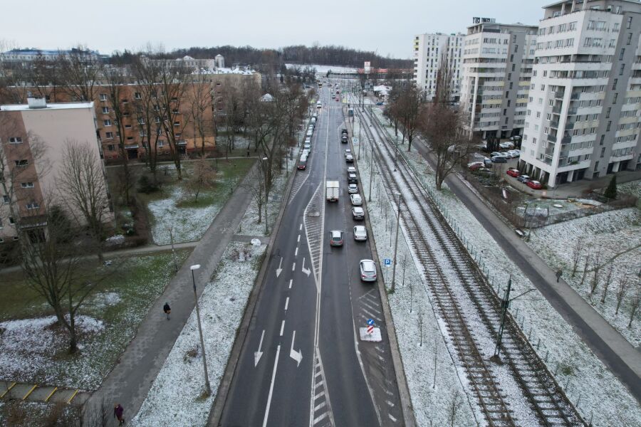krakow_pl's tweet photo. #Krakow Ruszył #remont na ul. #Teligi!
Jeśli warunki atmosferyczne będą odpowiednie, w pierwszej kolejności drogowcy zajmą się pracami brukarskimi na odcinku od ul. Jerzmanowskiego w kierunku Wielickiej – w tym czasie pojawią się ograniczenia w parkowaniu oraz lokalne zwężenia. https://t.co/tW548L8OUW