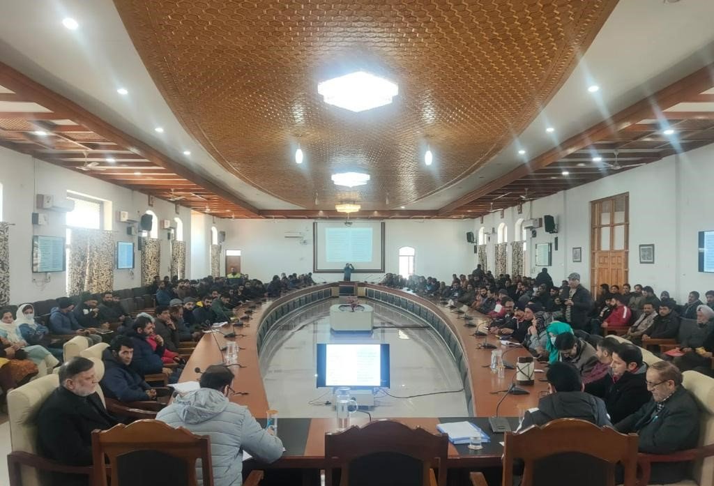 DCAnantnag's tweet photo. #Agriculture #activitycalendar
Agriculture department Anantnag today held an orientation cum training session as well launched the calendar of activities for the current year. Senior district functionaries of Agriculture attended the event
@basharatias_dr @diprjk https://t.co/aiEB4JbrZb