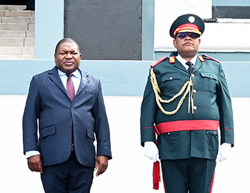 verdademz's tweet photo. Presidente #Nyusi promove seu assessor nas Dívidas Ilegais #Proindicus #Moçambique https://t.co/apOKIDtkU3 https://t.co/m7BvWekiEc