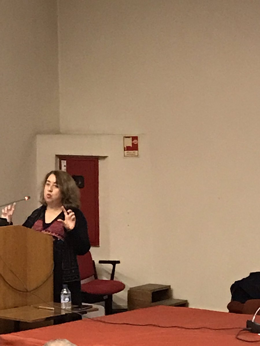FEAEeducacion's tweet photo. La profesora Leonor Torres imparte la conferencia inaugural “Tiempos y contratiempos en el desarrollo de la escuela democrática” https://t.co/R7v4zwpboH