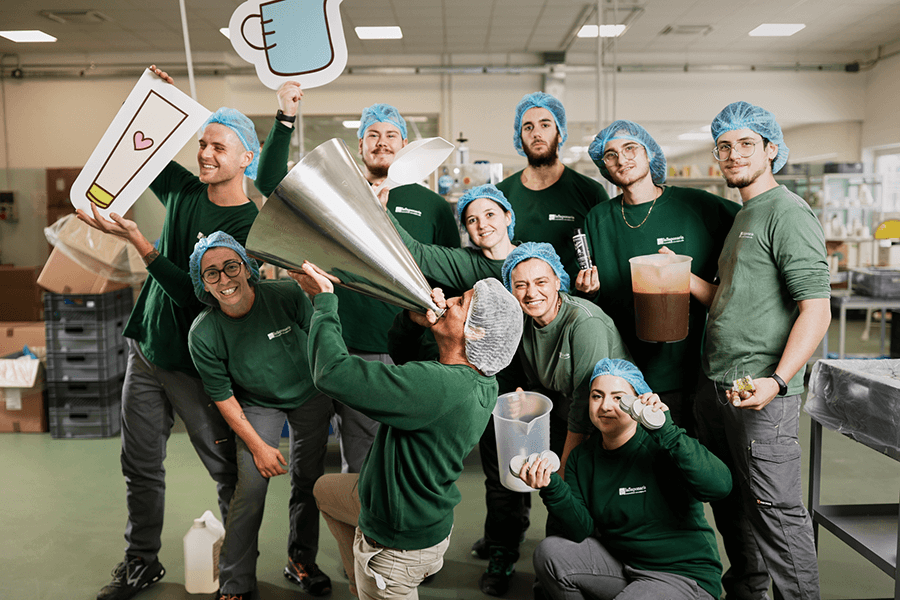 Come nasce un nuovo cosmetico qui a La Saponaria?
Tutto parte dalle vostre richieste, dall'analisi di ciò che ci piacerebbe e che ci sembra utile. Poi valutiamo la fattibilità e ci chiediamo se è il migliore della sua categoria.  L'ultimo nato è Peptidi Complex 💚 #lasaponaria