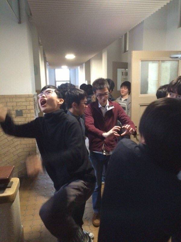 成長記録】 左: 2016年 センター試験の灘高生 右: 2023年 医師国家試験