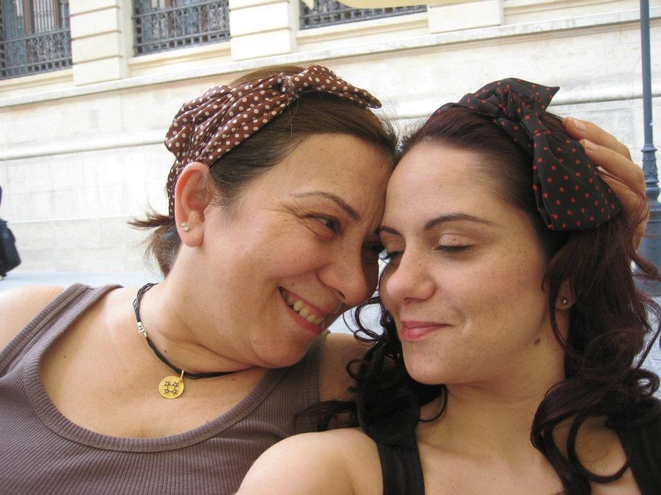 Eylem Şafak Aydın Yetiş(kızım)

Elif Torun Öneren(annesi)

Ayşe fitnaz Cad 5 numara..
Hatay..Merkez..

EV YIKILMIŞ KIZIM ve ANNESİ ENKAZIN ALTINDALAR..

İMDATTTT..