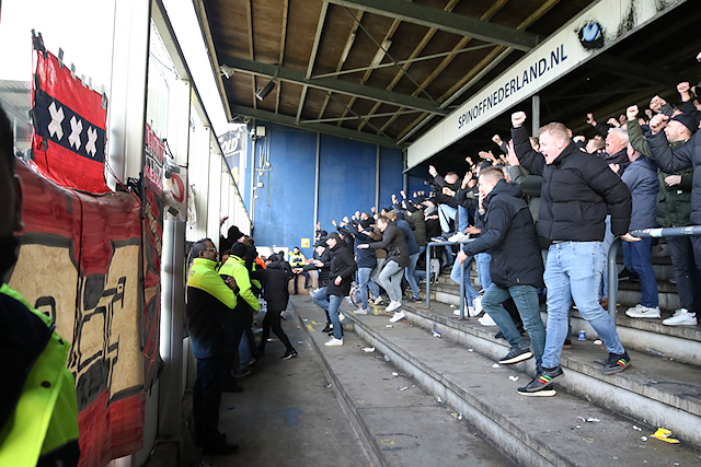 ajaxlife's tweet photo. Fotoโs: Gastvrije ontvangst bij Cambuur draagt bij aan toffe awayday https://t.co/d8NGhElFbq #ajax #camaja https://t.co/tjW7hZ9LWP