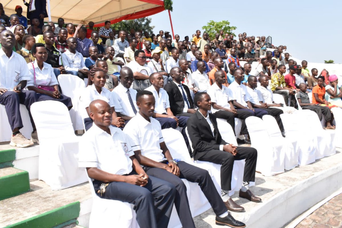 Le lundi 6 janvier 2023, le #Burundi célèbre le 32e anniversaire de la Charte de l'unité nationale. En @MairieBuja, les cérémonies y relatives ont été rehaussées, au nom du chef de l'État <a href="/GeneralNeva/">SE Evariste Ndayishimiye</a>, par le président du Sénat du Burundi <a href="/HonSinzohagera/">Hon.Bishop Sinzohagera Emmanuel(PhD)</a>.