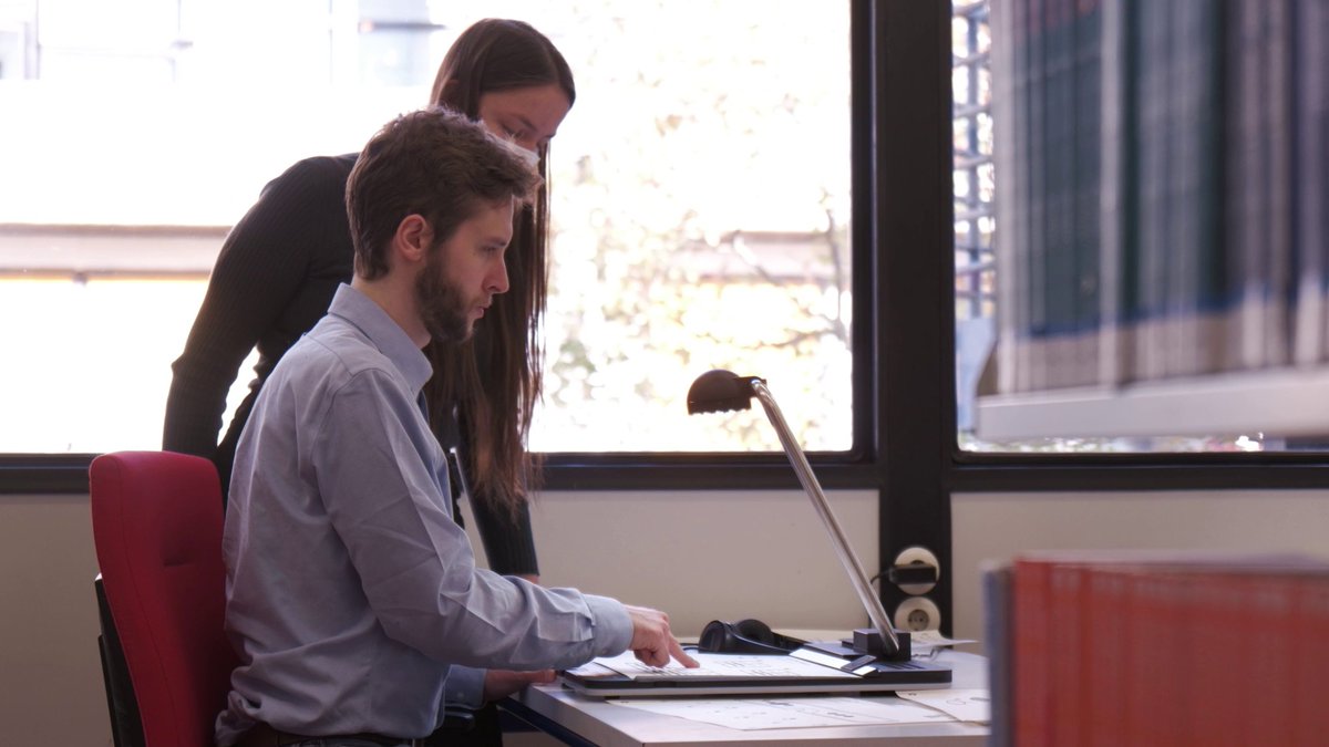 🧮 Im Projekt Math4VIP widmen sich #UniMarburg &amp; <a href="/KITKarlsruhe/">Shmoopy</a>  der Frage, wie mathematische Lehrinhalte für #Studierende mit #Sehbeeinträchtigung #barrierefrei aufbereitet werden können. Gefördert werden sie von der <a href="/VolkswagenSt/">VolkswagenStiftung</a>.  bit.ly/3wPRqcZ 
📷Fenchel &amp; Janich