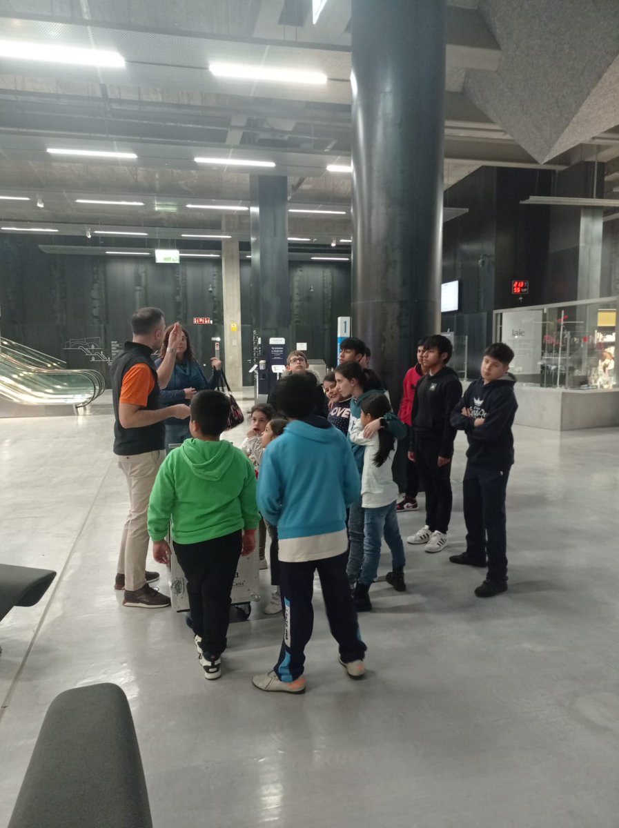 AlefSevilla's tweet photo. 🔝En #centroabierto seguimos aprovechando las tardes de los viernes con nuestras visitas a @CaixaForum,  juegos en el parque y distintas actividades para terminar la semana de la mejor manera!🤗😜
@CaixaProinfancia @FundlaCaixa #alefsevilla https://t.co/TsALzreNl3