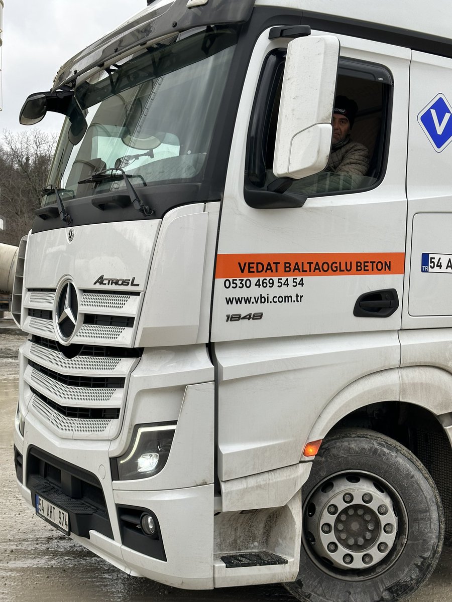 Benzer acıları biz de yaşadık. Gün birlik olma günüdür.
Sakarya yardım ekiplerimiz deprem bölgesine hareket halinde. 

Her daim olduğu gibi bugün de yaralarımızı hep birlikte en kısa sürede saracağız.

Rabbim yar ve yardımcımız olsun.

#GeçmişOlsunTürkiyem