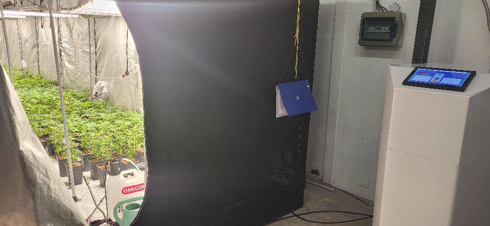 TresorioCloud's tweet photo. 🆕[Press Release] A CBD growing chamber powered by #Bitcoin in France

🌿White Label Industry &amp; Co, a French #cbd producer, called on @TresorioCloud to test @minitbytresorio  technology as a heating solution for its new grow room. ♨♻

👇Read more here👇 https://t.co/LOT9T3Zw3y https://t.co/7y14gEOZHj