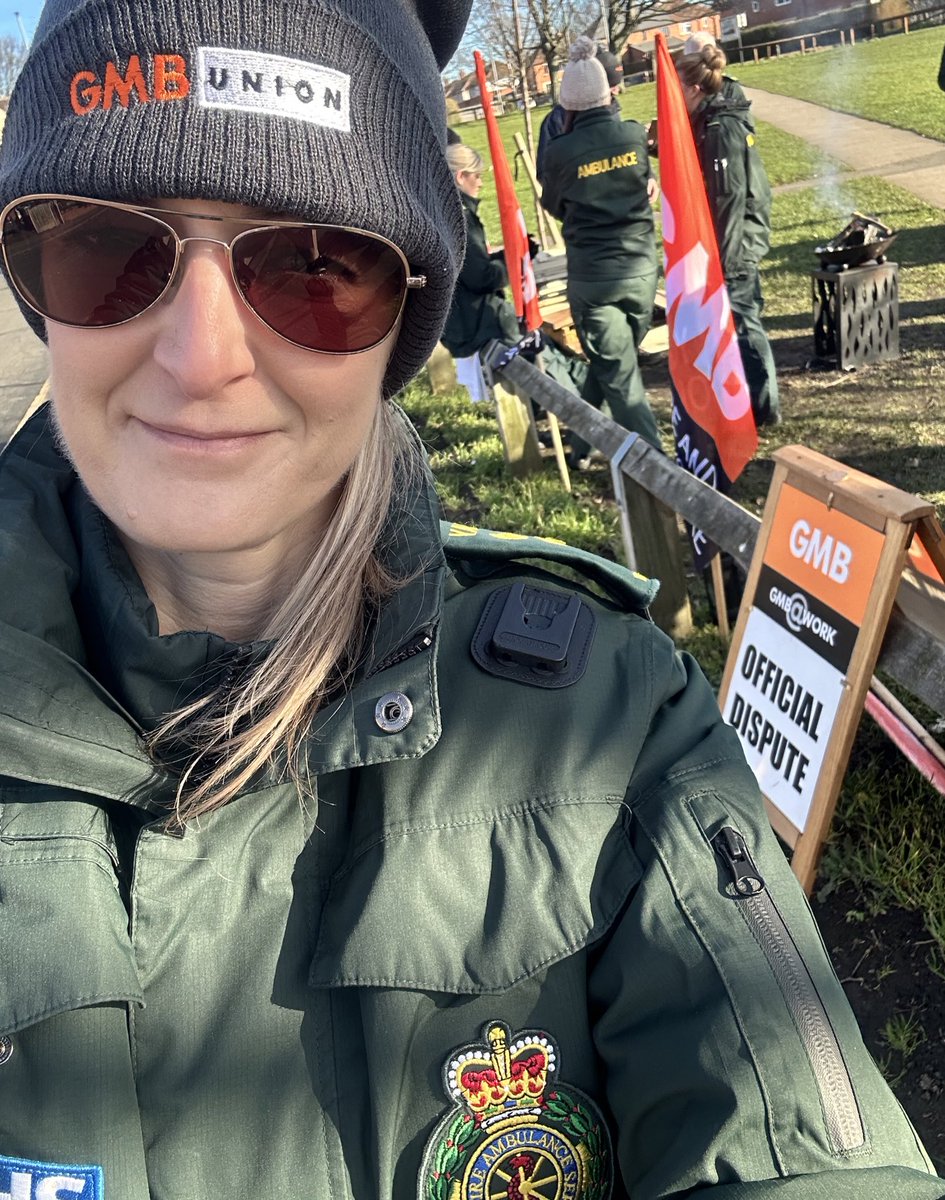 Out on #ambulancestrike again today, for the biggest NHS staff walkout in history. Please see my tweet below this one for the lies & dishonesty that the Tories are spreading about NHS pay. Solidarity to all my fellow NHS colleagues on #strike today 🧡