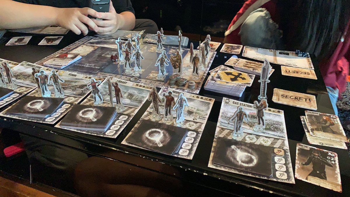 RnSirapob's tweet photo. This board game start to getting to complicated 🤣.. we just go with the feeling.. so many house rules now.. 😬🤯 https://t.co/gmJcW0ig0V