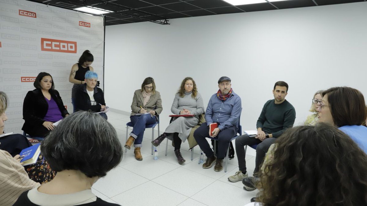 CCOO's tweet photo. #FeminismoSindical @CarolinaVidal_L #BlackReality
💜 ✊Hay periodos con una enorme sobrecarga de trabajo (Black Friday, Navidades, Rebajas...) que se derivan en sobrecargas de trabajo, periodos sin descanso, improvisación de calendarios, etc. https://t.co/pOTKIIX73C