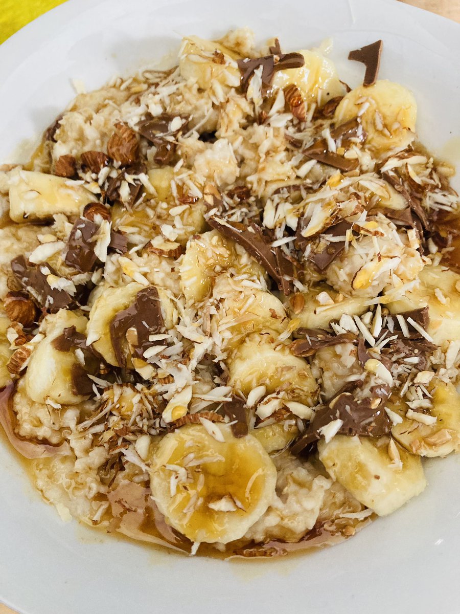 TomesReader's tweet image. Half a year later,
Back to Oats to defeat Gastritis 
Faluda Oats with Banana and Almond while the Mr wants messy oats with treacle and banana and almonds #Oatnotes #Oatgloats