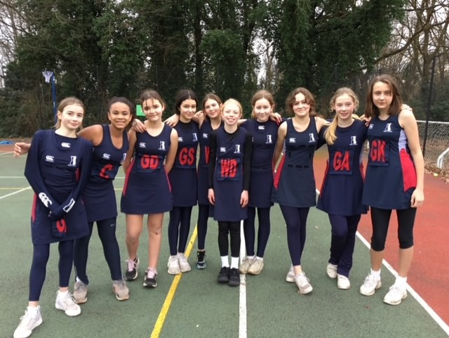 ECSPE's tweet photo. U12A vs Thomas Battersea on the weekend Lost 8-10. Scorers Janisch (3), Rosler (2), Fyfe (1), Al-Maajoun (2). The Girls never gave up and kept working hard till the end! #ewellcastleway #ecs #girlsnetball https://t.co/KDWWIPvi8q
