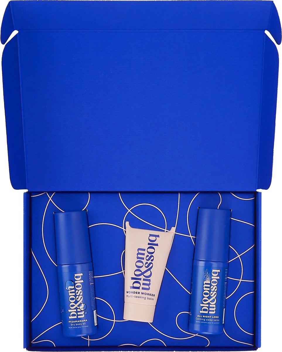 castlecolpack's tweet photo. Thanks to @BloomandBlossom for choosing us for their gift sets! Designed &amp; manufactured in Norwich. The cardboard internal fitment holds the products in place, it is 100% recyclable!♻️ #packaging #beautypackaging #sustainablepackaging #sustainableskincare #cartonboard #softfinish https://t.co/64ljVmiqFh