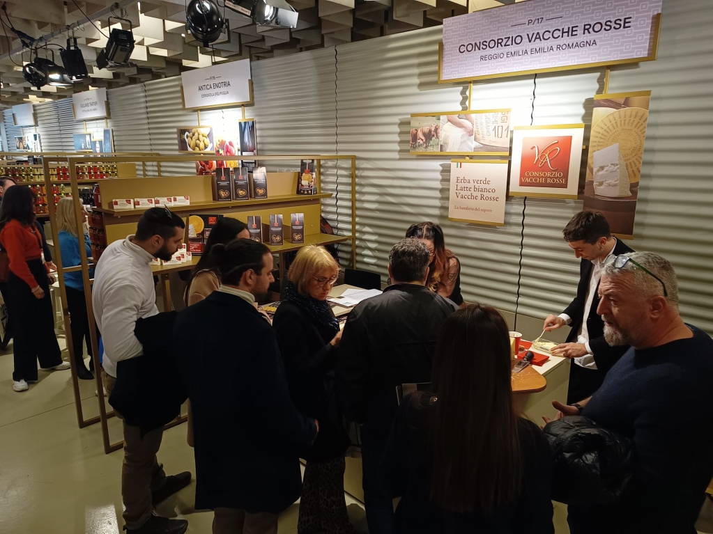 Nel fine settimana abbiamo incontrato tanti di voi al #taste, a Firenze 🤩
Vi aspettiamo anche oggi al nostro stand per l'ultimo giorno dell'evento fiorentino: passate a trovarci! ❤️
#tastefirenze #parmigianoreggianovaccherosse #consorziovaccherosse