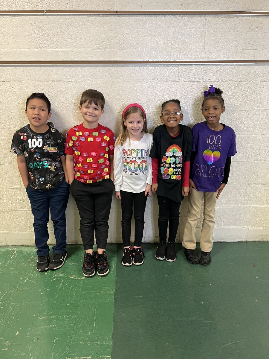 Cassie_Lou7's tweet photo. We’re celebrating the 100th day of school today in the 2nd grade at @pope_school !! We have some of the cutest 100 year olds and some very creative t-shirts! @JMCSchools @thvowell @popepantherspto https://t.co/semz7ny6RY