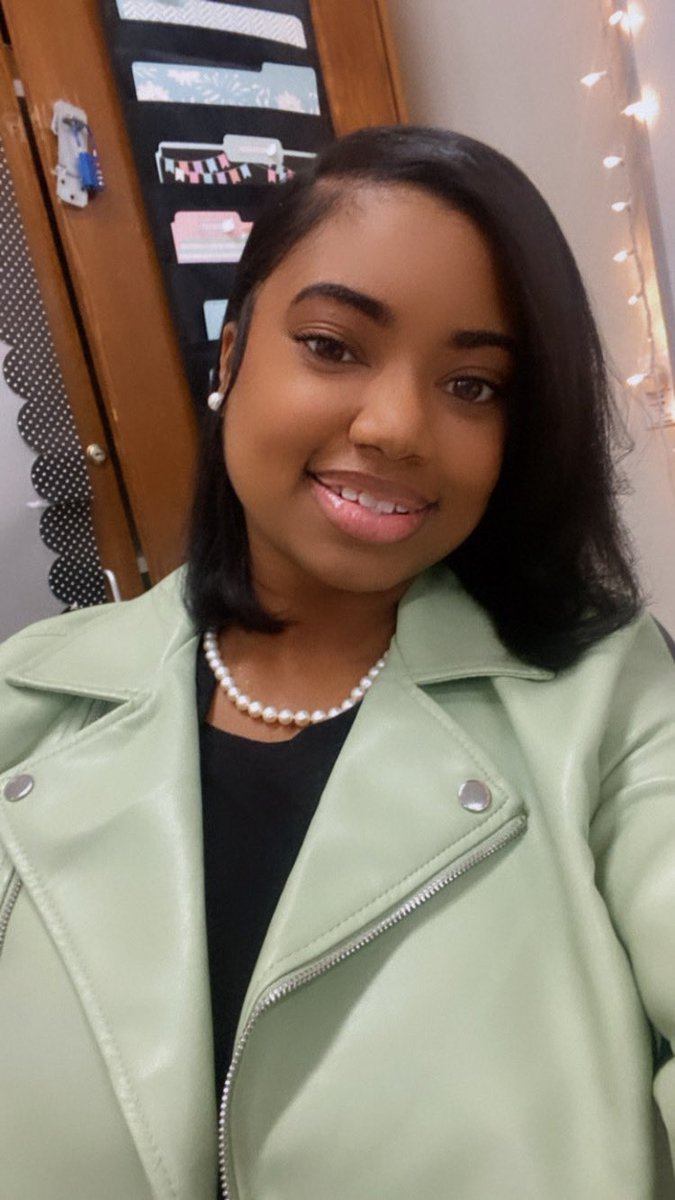 LakevaMcneal's tweet photo. It’s Black History month and your girl got Teacher of the month! 🤗✨💪🏽 🧡🖤🧡🖤🧡🖤 #BamoStrong #TigerUp #WeboNation https://t.co/v9ttT2GGy8