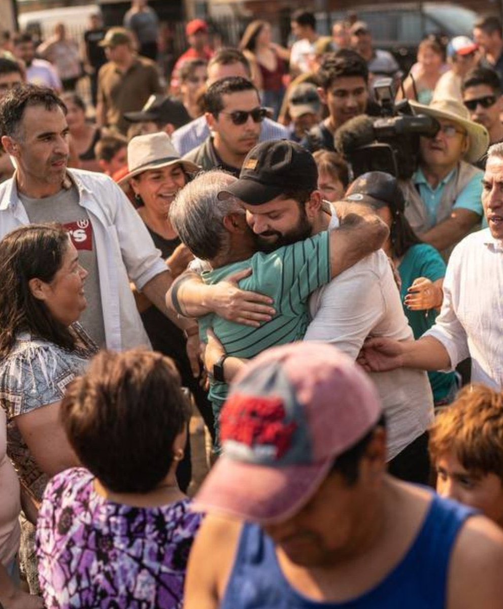 Grande, presidente <a href="/GabrielBoric/">Gabriel Boric Font</a>. Valoro su honestidad y su buen corazón. Valoro su afecto genuino por los que más sufren. 🌻#IncendioForestales