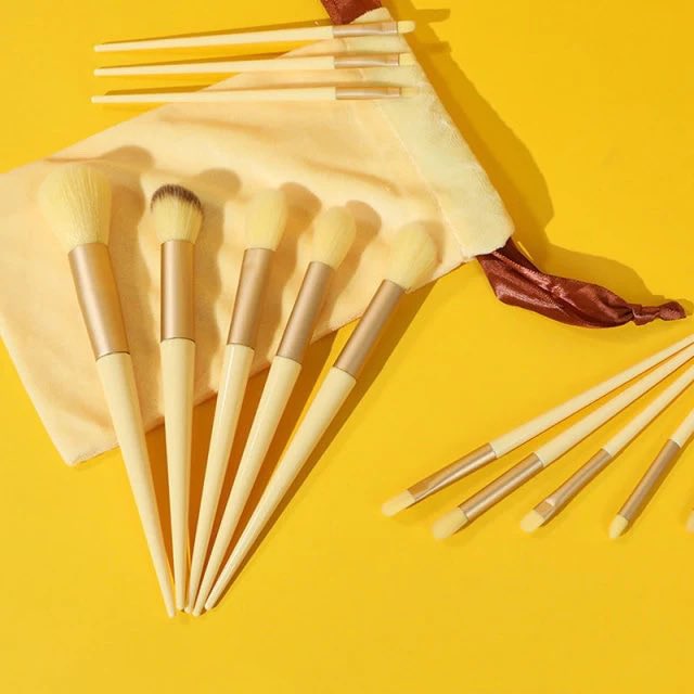 shawnckpris's tweet photo. Just in time for Valentine’s Day Check out our newest addition. Available now on https://t.co/YAWKnSzzJR ❤️ #makeupbrushes #shawnckpris #shawnckprisbeauty #blackownedbusiness #blackhistorymonth #treatyourself #explorepage #trending #newarrivals #newproduct #Valentine https://t.co/4JW6whxSPH